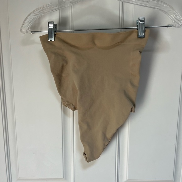 Skims seamless sculpt high waisted thong size XL - Picture 2 of 5